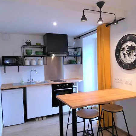 Apartmán Superbe Entre Le Port Et Le Centre - Lit King-size, Wifi & Netflix Gratuit *